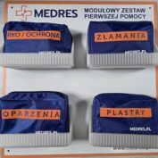 Punkt Pierwszej Pomocy- tablica z 4 saszetkami